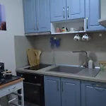 Apartman Center With A Backyard *
